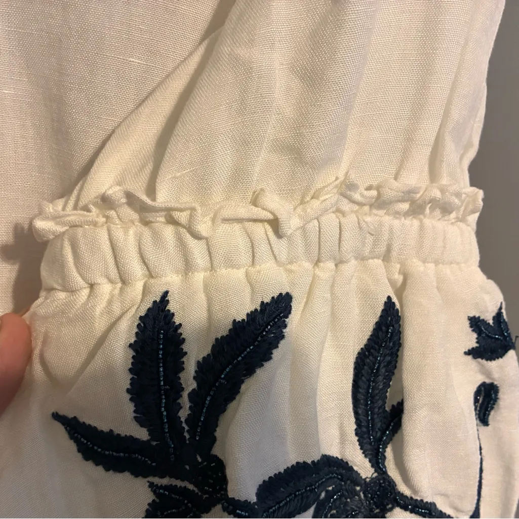 Chico's White Linen Blouse with Dark Blue Embroidery and Puffy Accented Sleeves - Image 6