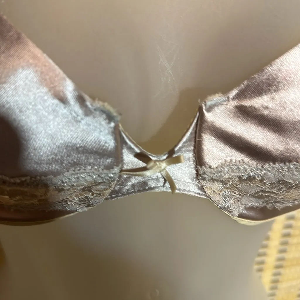 Victoria’s Secret Gold Label 1980s/1990s Gold Satin Lace Underwire Brand 34B - Image 6