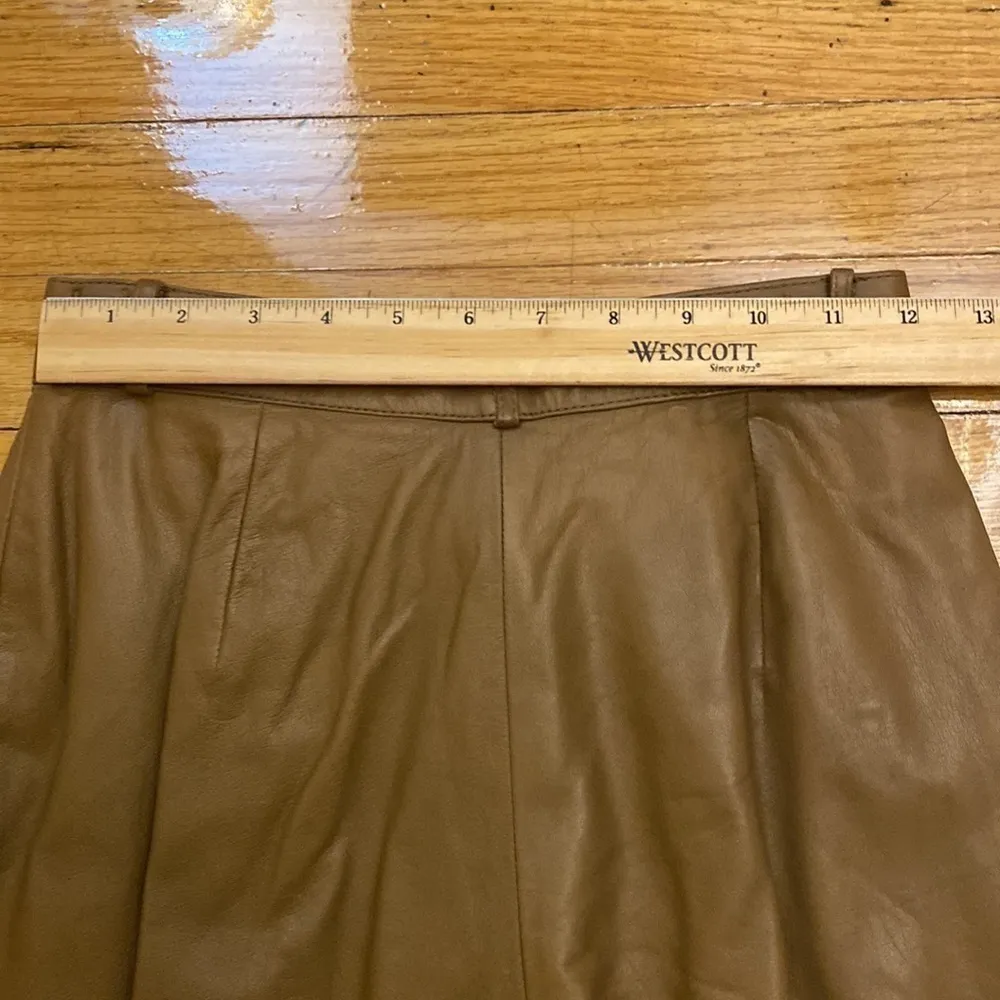 TOFFS dark rich camel💯 leather pleated pants. Size 6P. Lined. Vintage. EUC. Tan - Image 9