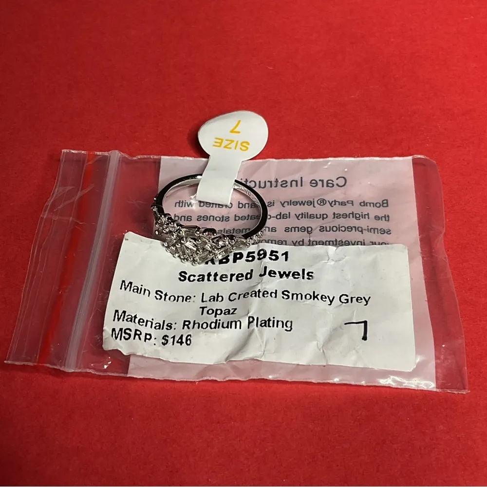 Bomb Party RBP5951 “Scattered Jewels” Topaz on Rhodium Plating Size 7 Ring NWT Silver - Image 5