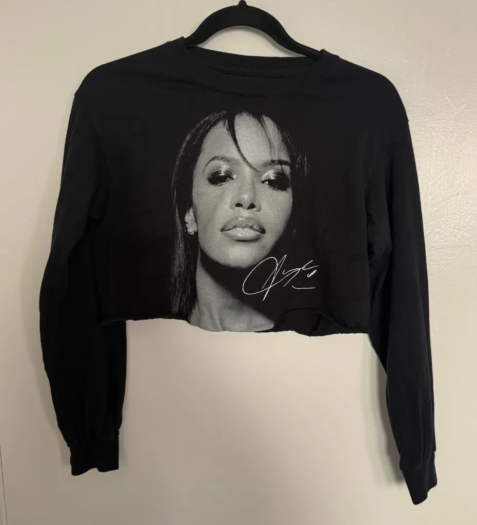 FRCHS Aaliyah 1997 Concert Tshirt Black Graphic Long Sleeve Crop Top Small - Image 1