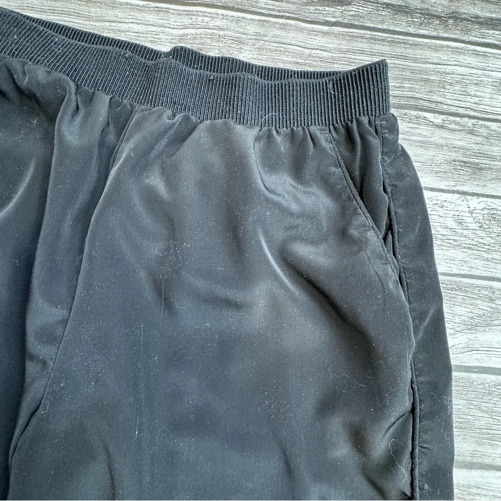 H&M Women's Black Lightweight Satin Pants Curved Hem 8 Pockets Elastic Waist - Image 4