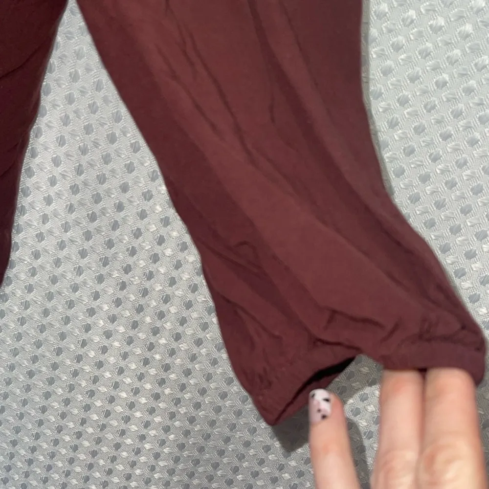 Ann Taylor Women’s Burgundy Flowy Balloon Sleeve Blouse Size XS - Image 2