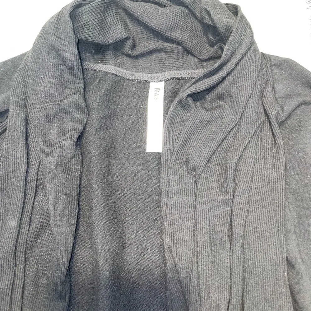 Fabletics Woman’s size small black  cardigan - Image 3