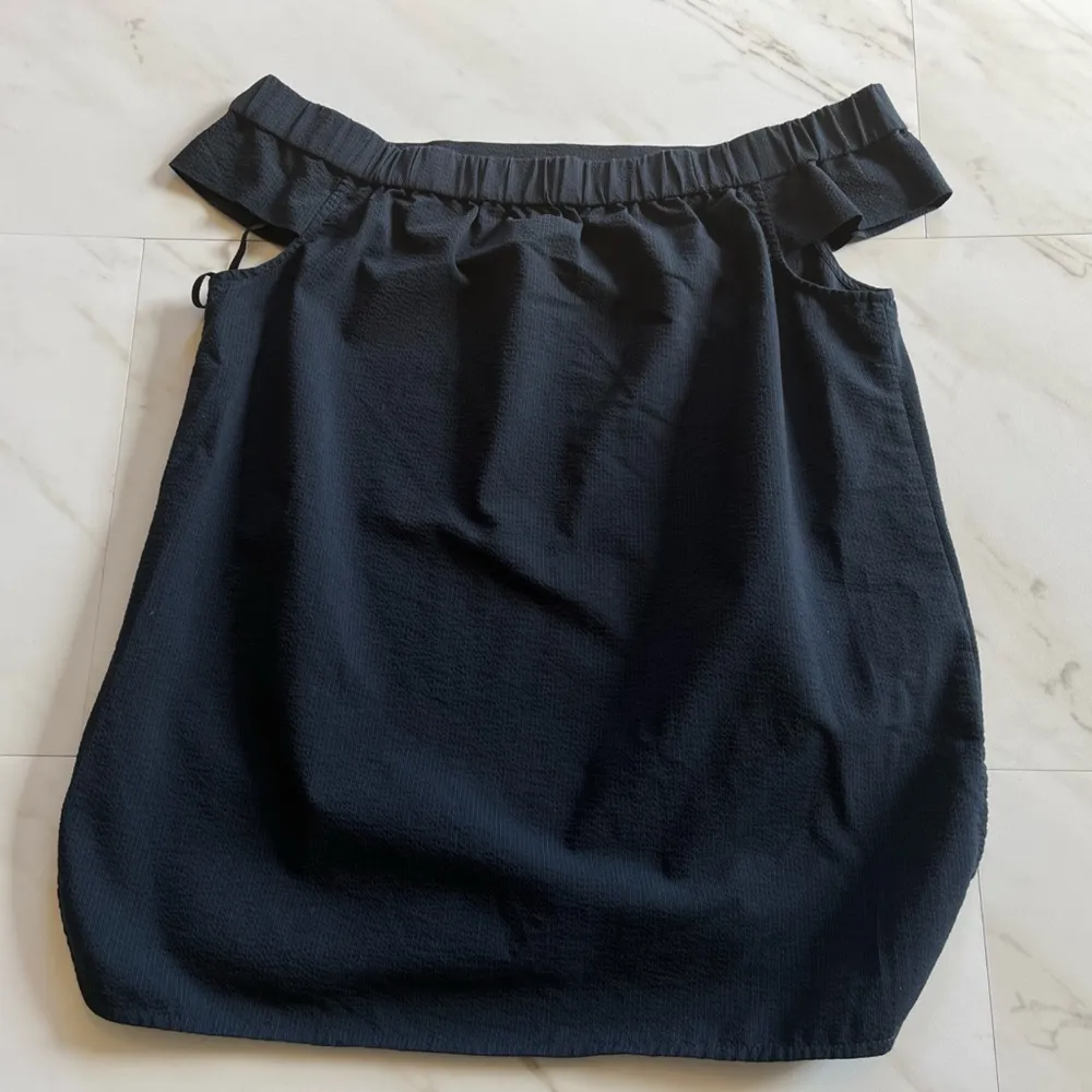 Tibi off the shoulder seersucker navy blue  top size 0 - Image 4