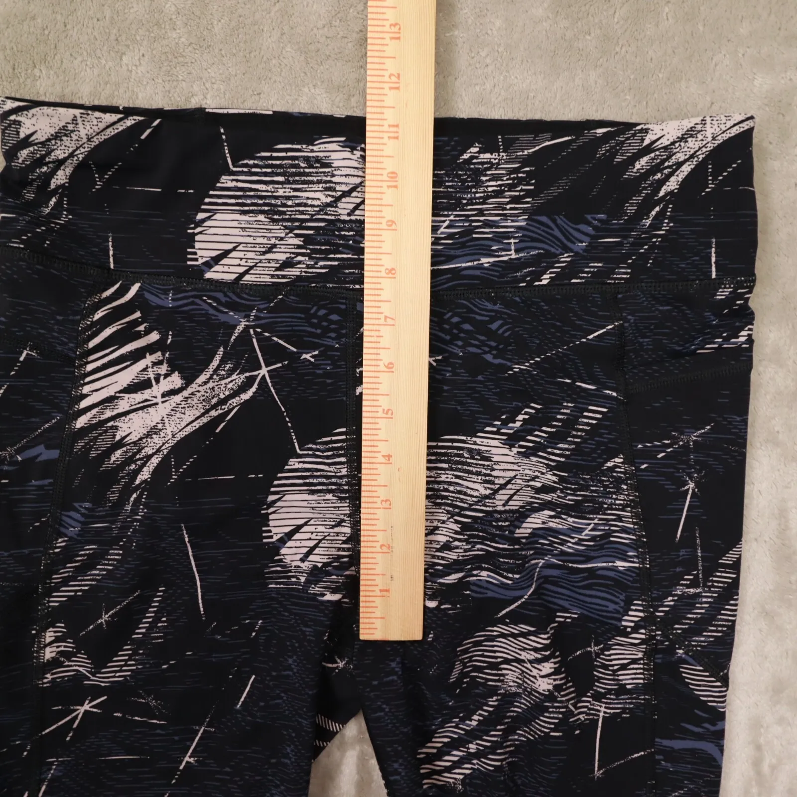 Sweaty Betty Women's Zero Gravity Black Abstract Print 7/8 Leggings size 14 - Image 9