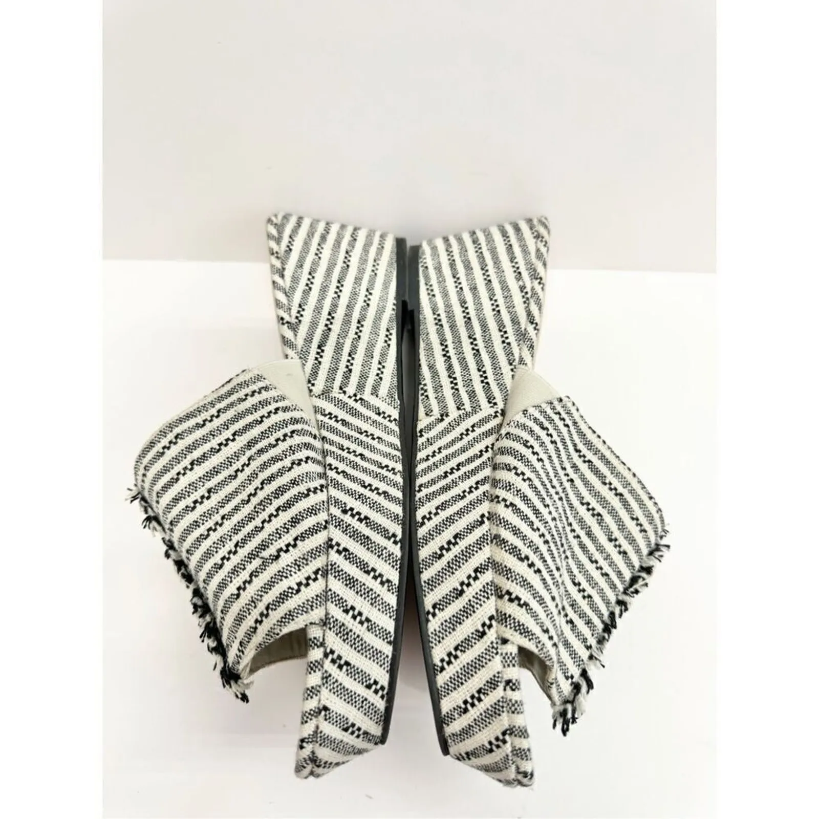 Simply Vera Wang Wedges Size 9.5 Black White Textile Upper Open Toe Sandals - Image 6