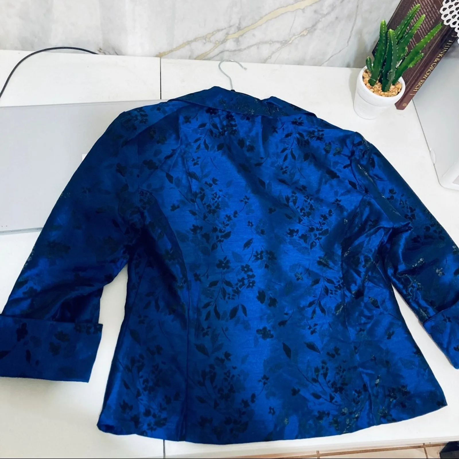 Chinese style silky embroidered cropped blazer, S - Image 2