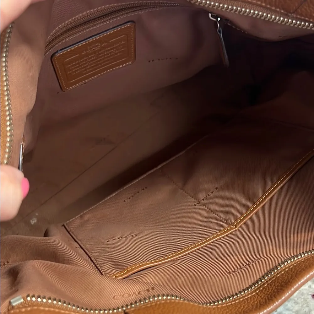 Coach Brown Leather Shoulder Bag with Slouchy Hobo Design - Image 8