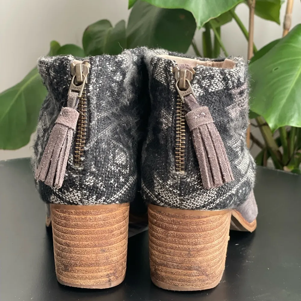 Toms Leila Aztec Print Gray Suede Heel Ankle Booties Sz 8 - Image 8