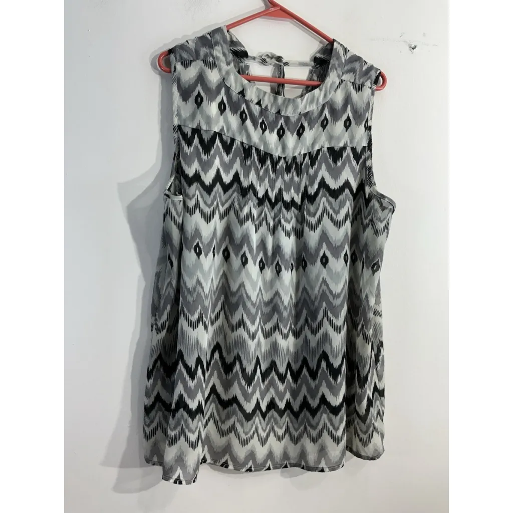 Womans Violet & Claire Blouse Sheer 2x Sleeveless Multicolor Geometric V Neck - Image 2