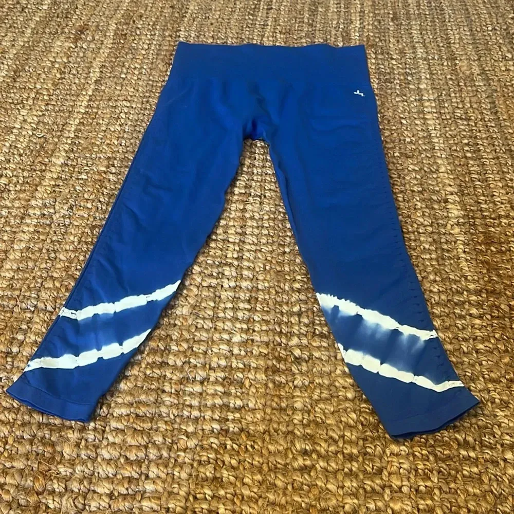 JOYLAB Seamless Capri Blue and Tie Dye Leggings size medium - Image 2