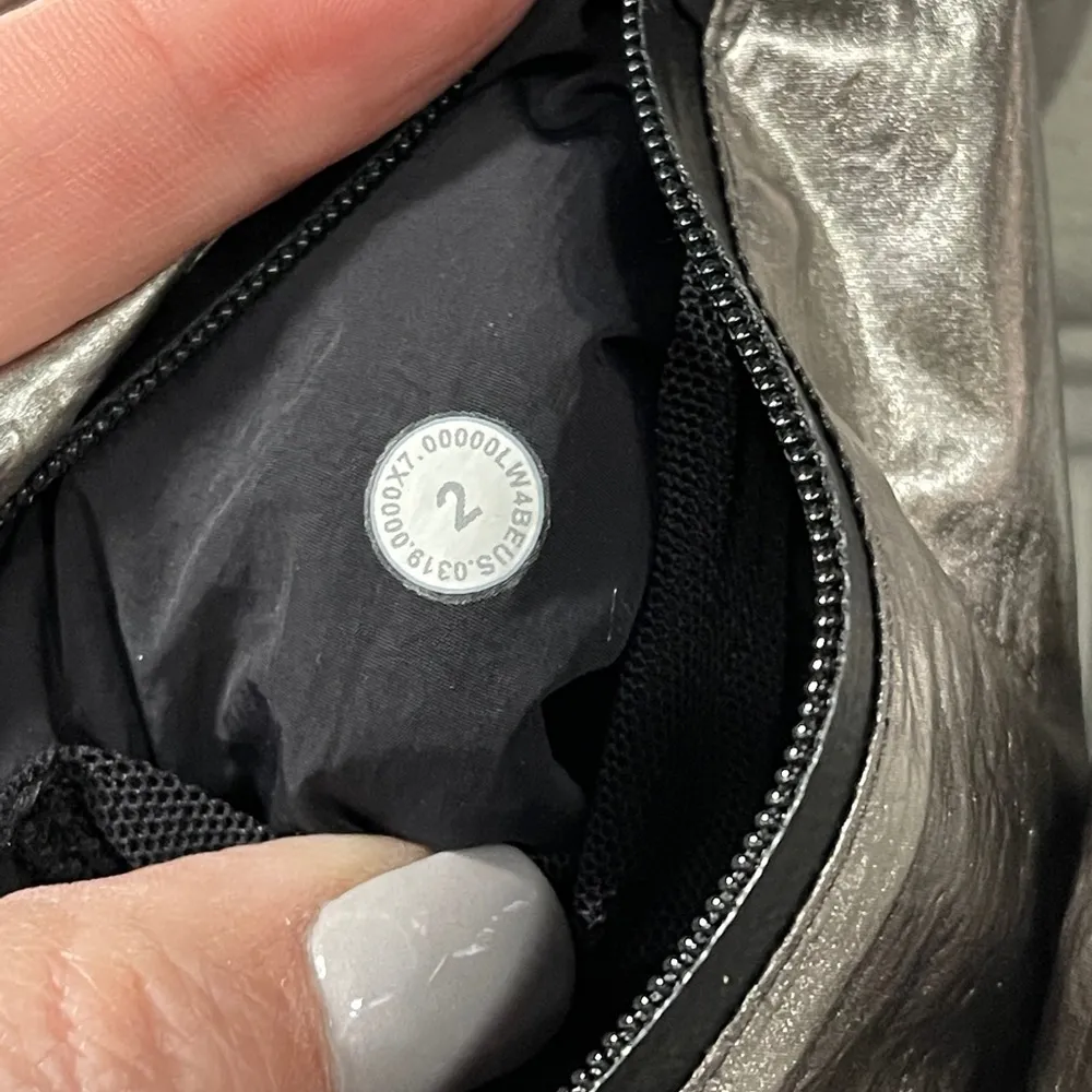 Lululemon stronger as one jacket - Image 8