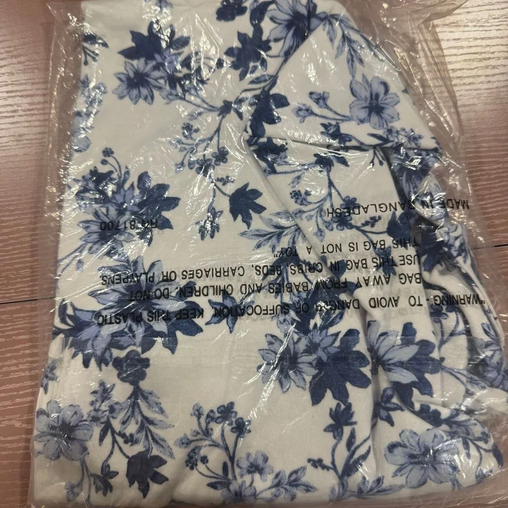 Blair white and blue floral short-sleeve 1/4 button-up shirt. - Image 2