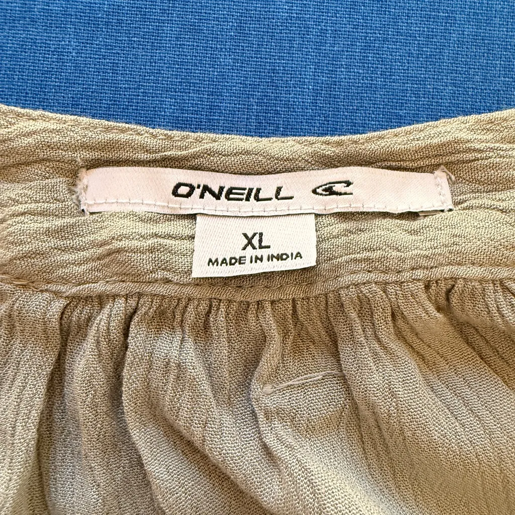 O’Neill NWOT Evergreen V-Neck Balloon Sleeve Flowy Blouse with Tie Bottom - Image 4