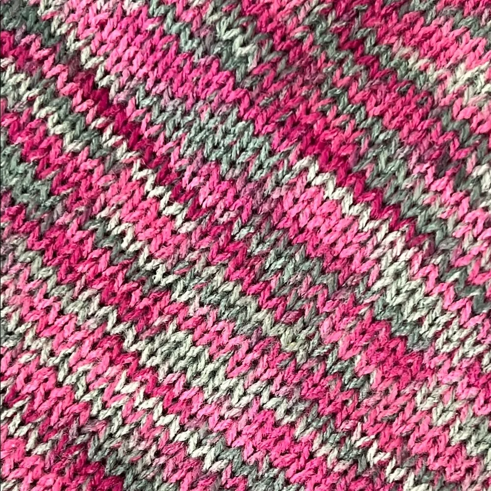 Cozy Pink and Gray Knitted Scarf - Image 3