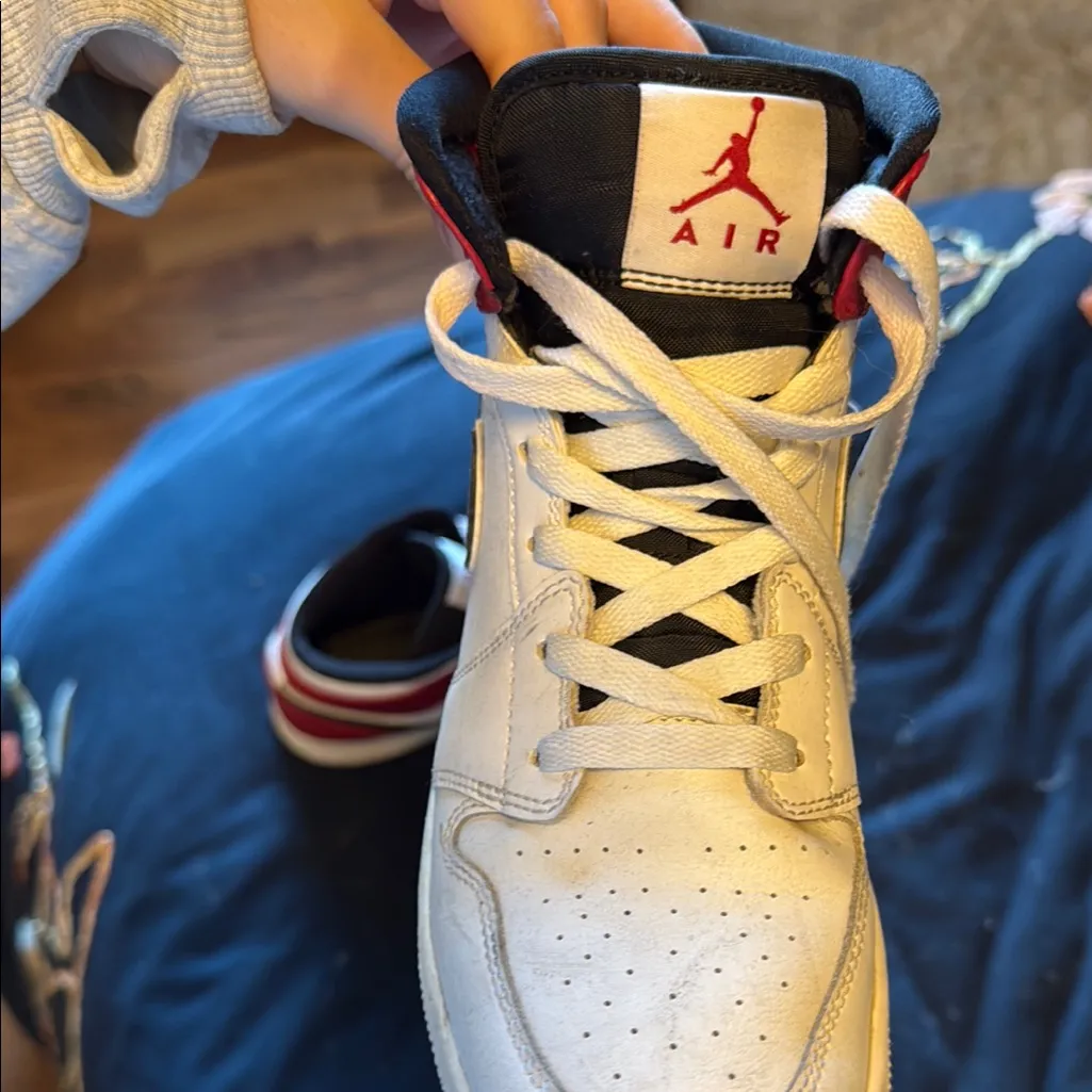 Nike Women's Shoes - Red, White, and Black - Image 2