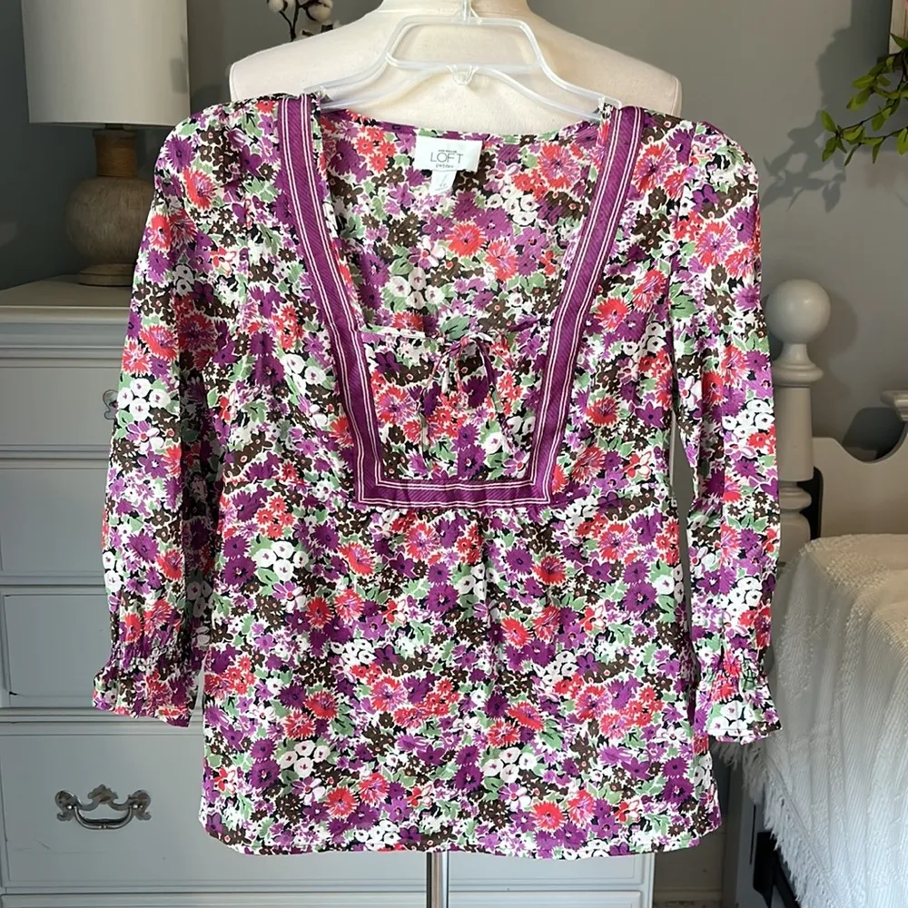 Ann Taylor Loft Petites purple top floral womens S - Image 2