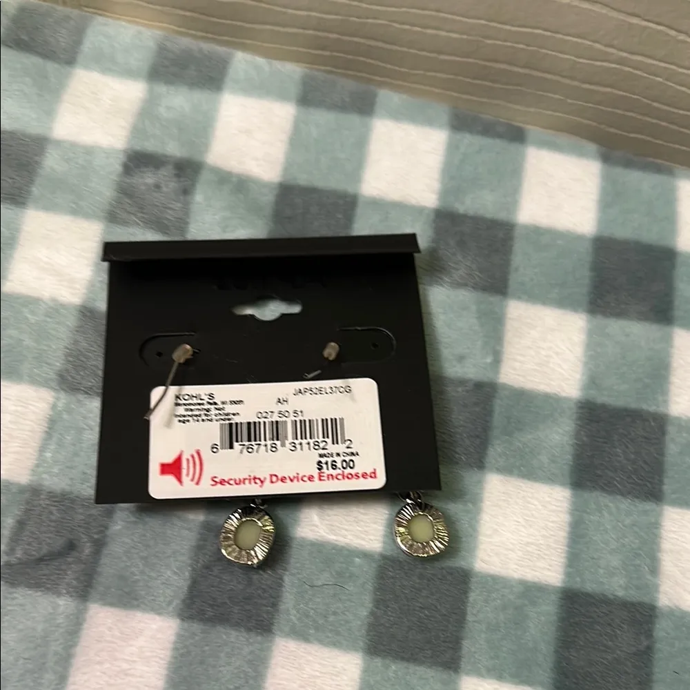 Apt. 9 Silver and White Geometric Earrings - Image 3