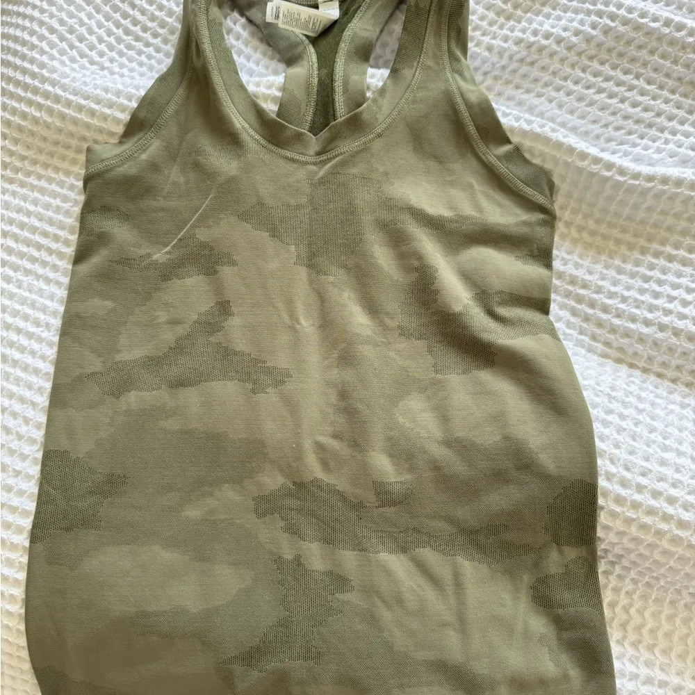Athleta Momentum Camo Tank - Image 3