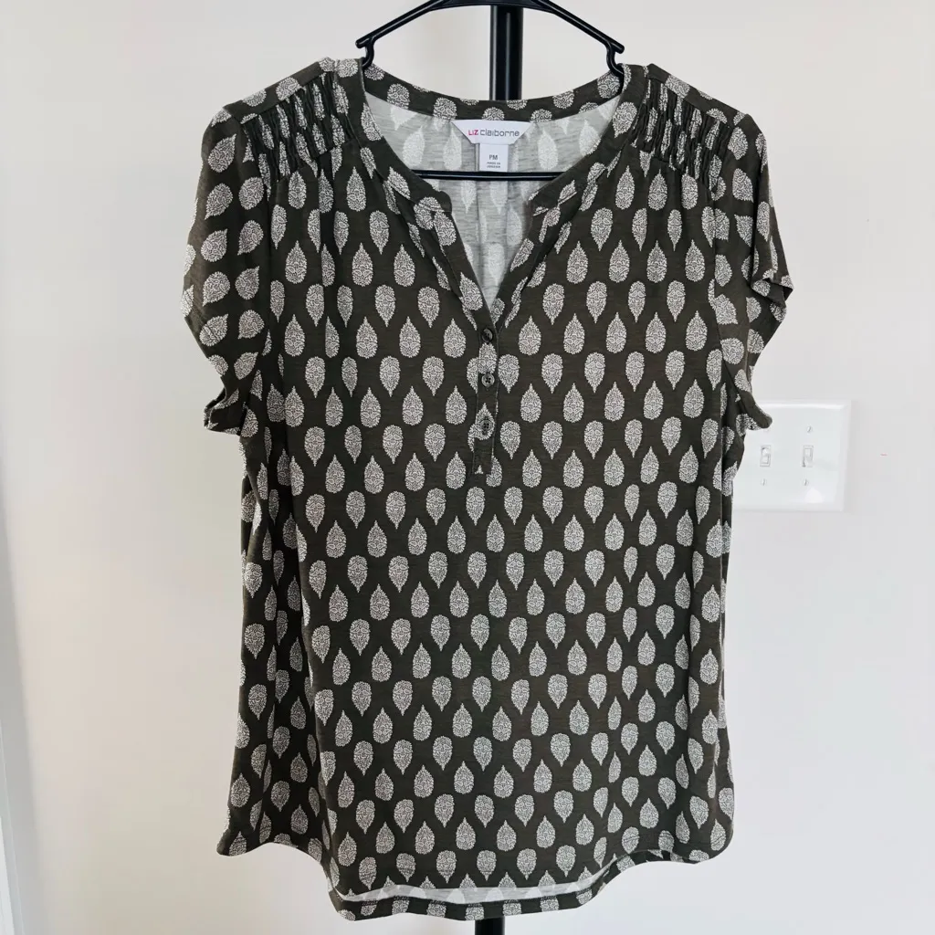 Liz Claiborne size MP olive green with a white teardrop or paisley-like print - Image 3