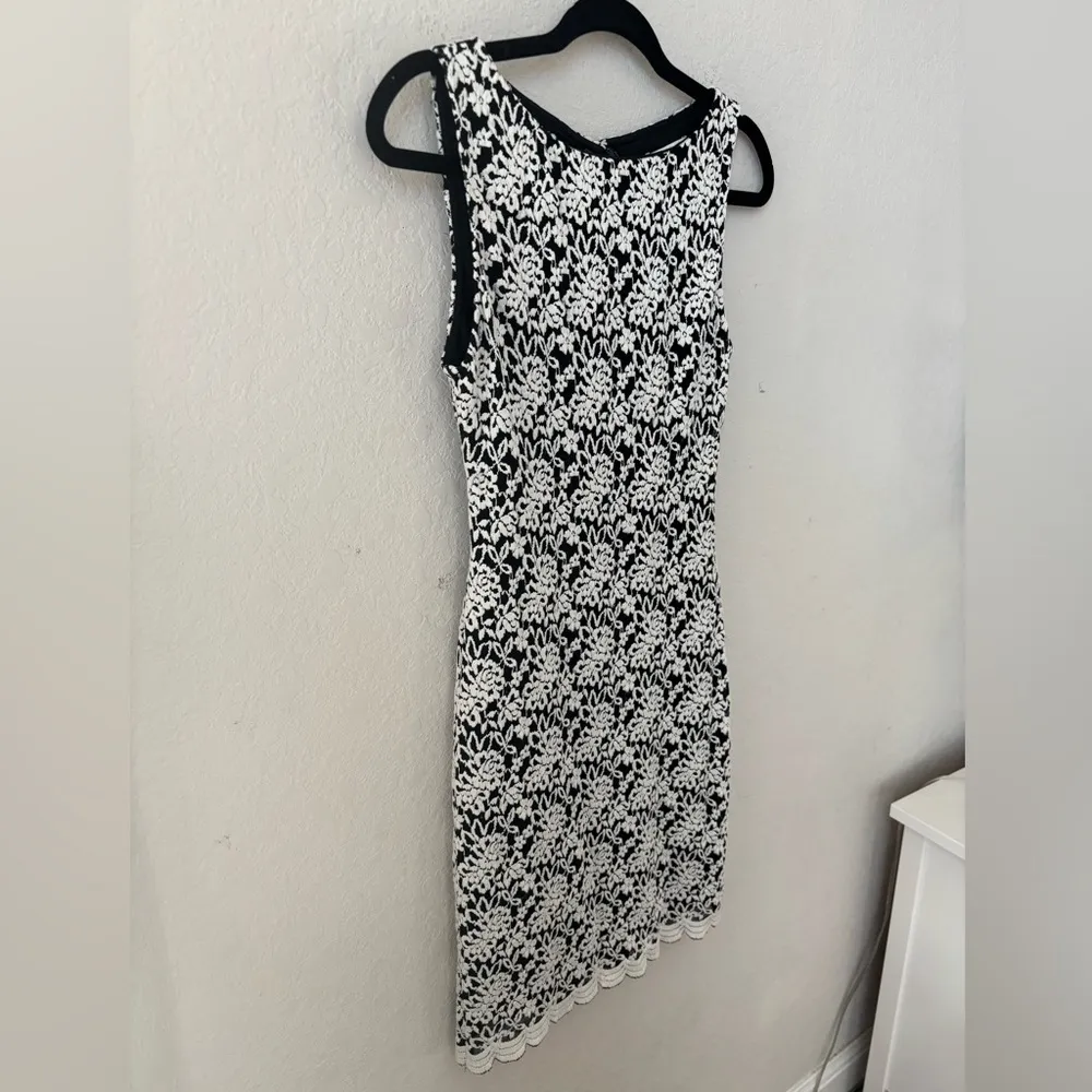 Alice and Olivia Black and White floral Dress size 4 - Image 2