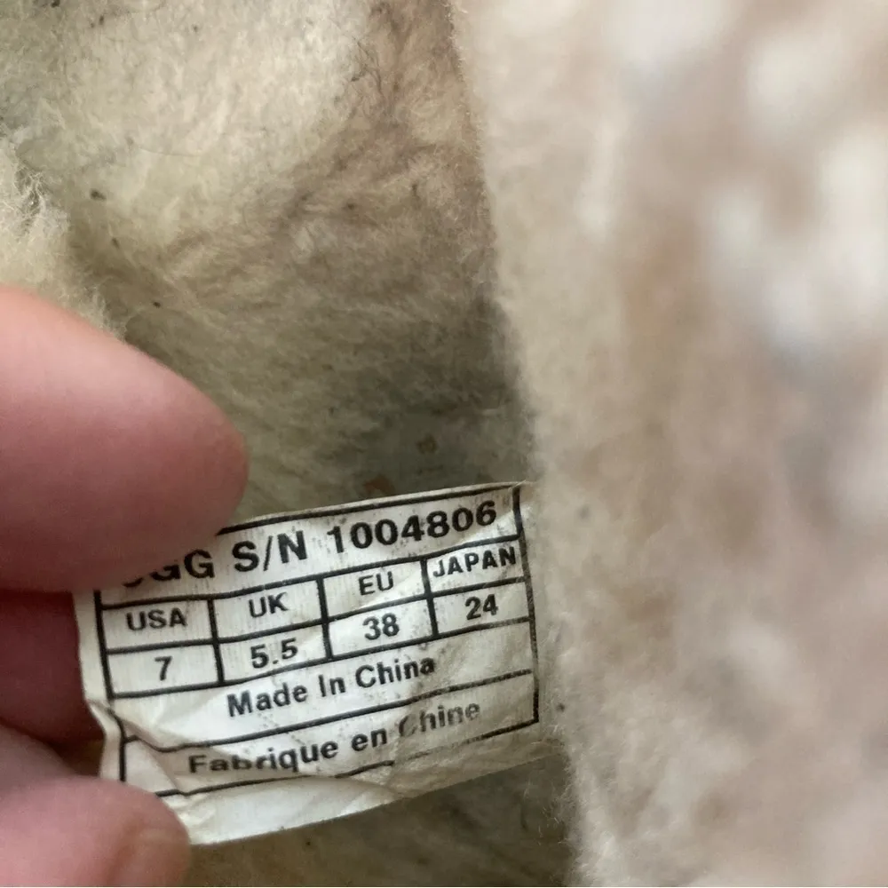 UGG Women’s Alena slippers size 7‎ - Image 10