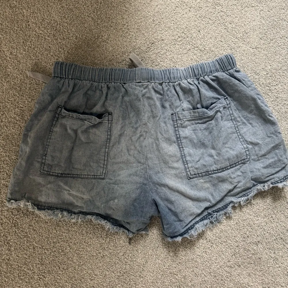 Saddleback Pocketed Frayed Tencel Shorts Large NWOT - Image 7