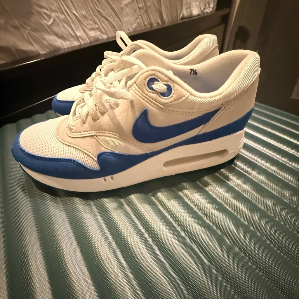 Nike White and Blue Air Max Shoes - Image 7