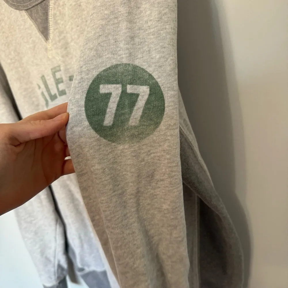 American Eagle Outfitters Gray Crewneck Sweatshirt - Image 4