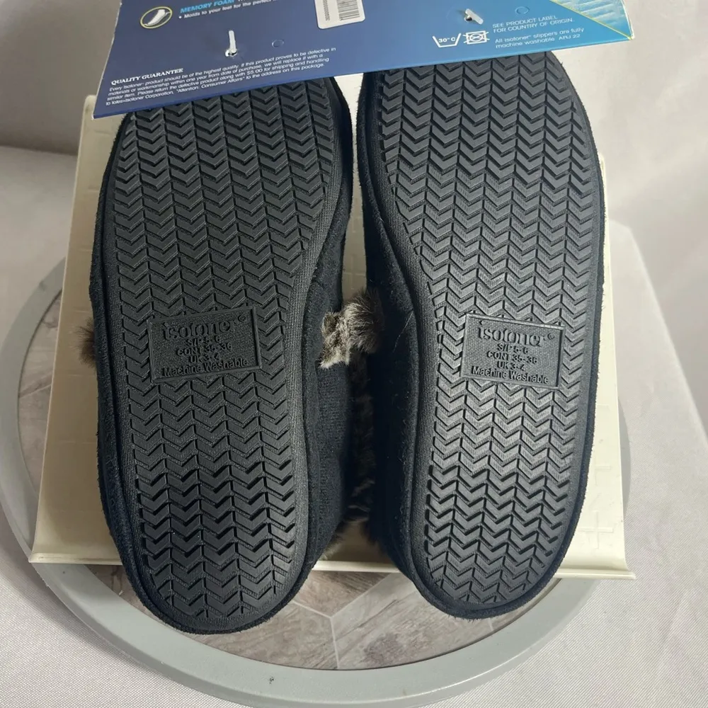 Isotoner Women’s Black Faux Fur Trim Memory Foam Slip-On Slippers Size Small 5-6 - Image 7