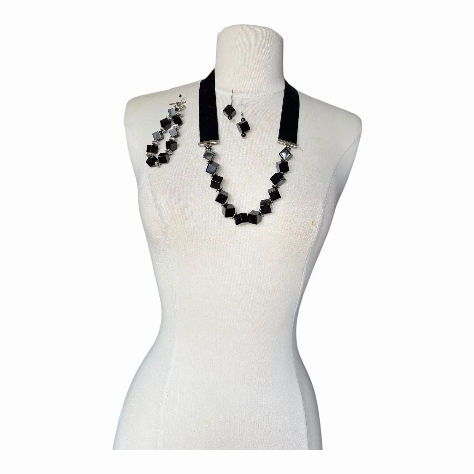 Handmade Velvet Ribbon Choker Square Lucite Beads Bracelet & Earrings Extra Bead Black - Image 3