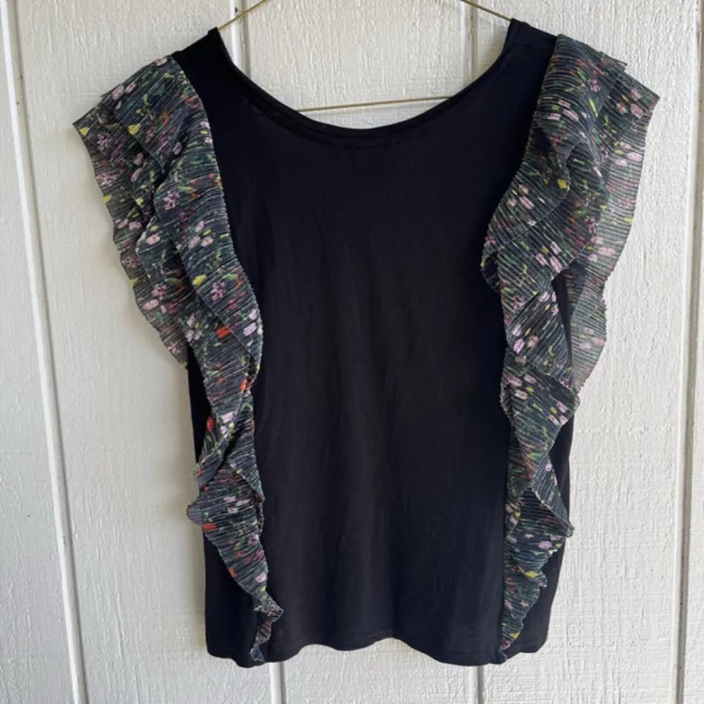 Anthro Vanessa Virginia Indak Metallic Floral Flutter Sleeve Tee in Black Size S - Image 5