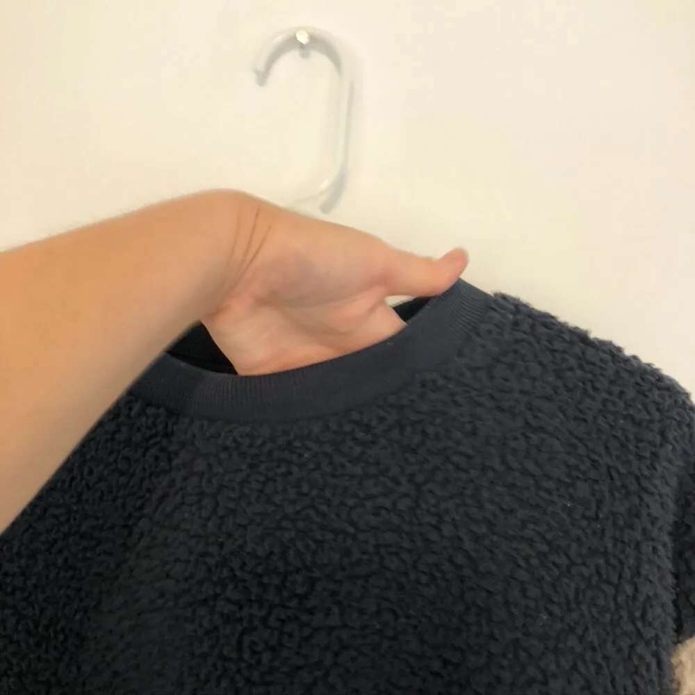 AMERICAN EAGLE Navy Blue Cream Colorblock Sherpa Pullover Crewneck Sweatshirt S - Image 9