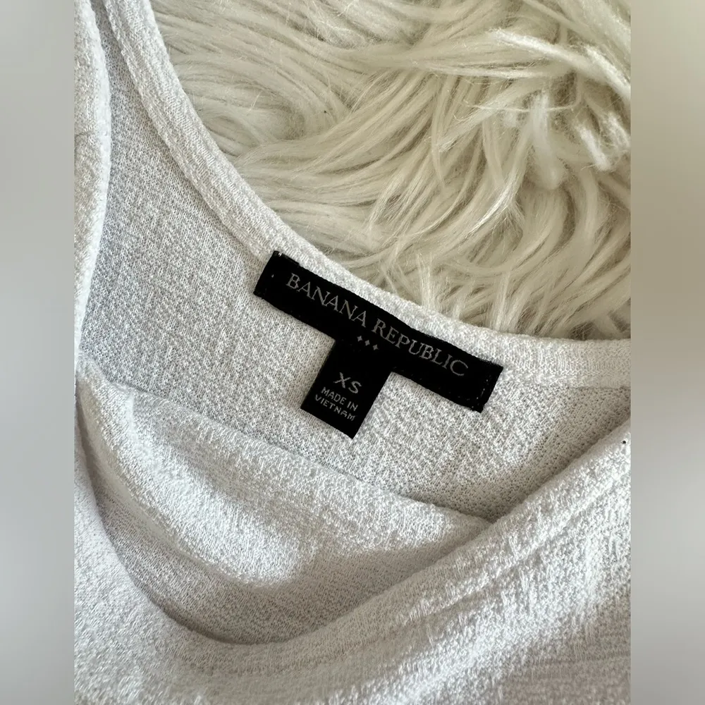 Banana Republic puff sleeve tshirt - Image 4