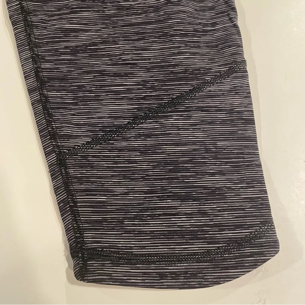 Lululemon Run Excel Crop Legging Women 8 Black Light Green Waistband Activewear - Image 4