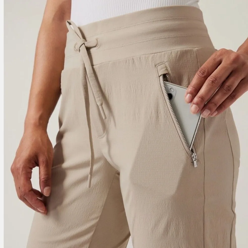 ATHLETA Trekkie North Jogger Ecru Tan Khaki Mid Rise Pants #405726 W1250 Sz 12 - Image 4