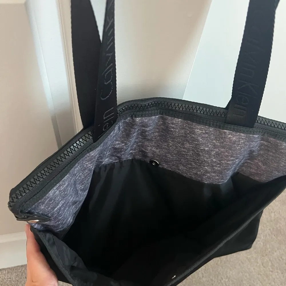 Calvin Klein Black and Gray Tote Bag with Durable Design - Image 3