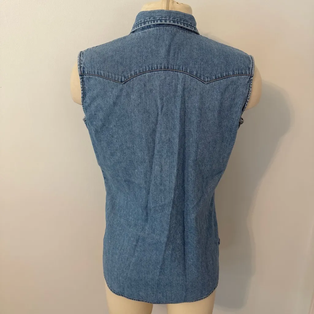 Levi’s Red Tab Blue Denim Trucker Pearl Button Snap Front Vest Size Medium - Image 3