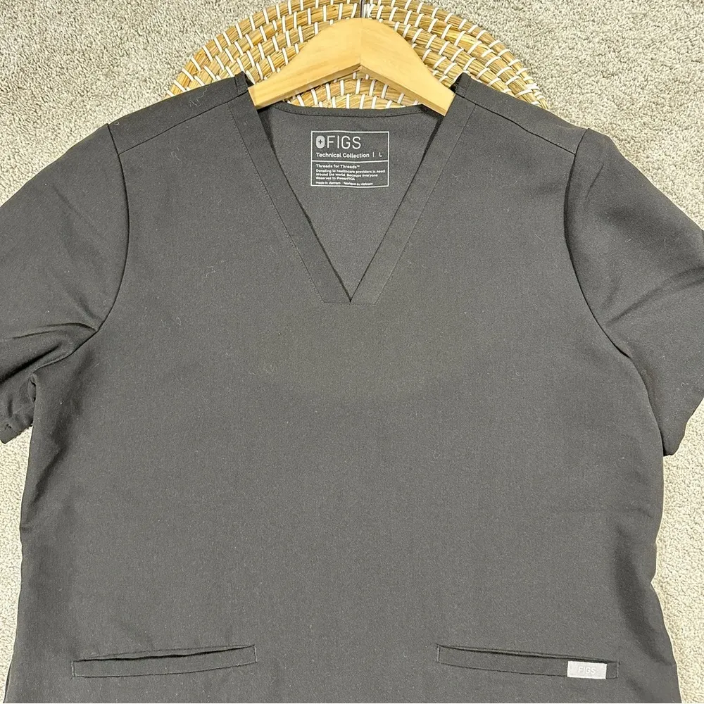 Figs Women’s Casma Three-Pocket Scrub Top Shortsleeve in Black Size L - Image 4