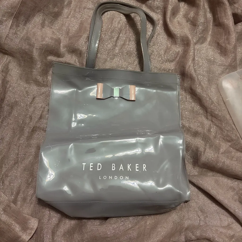 Ted Baker Jelly Gray Tote with Pink Accent Bowtie - Image 3