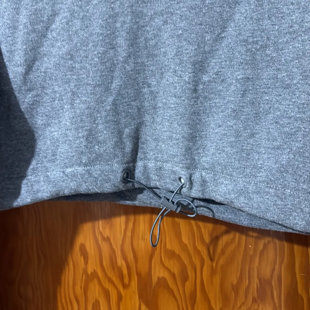 Gymshark Heather Gray Women's Cropped Hoodie - Image 2