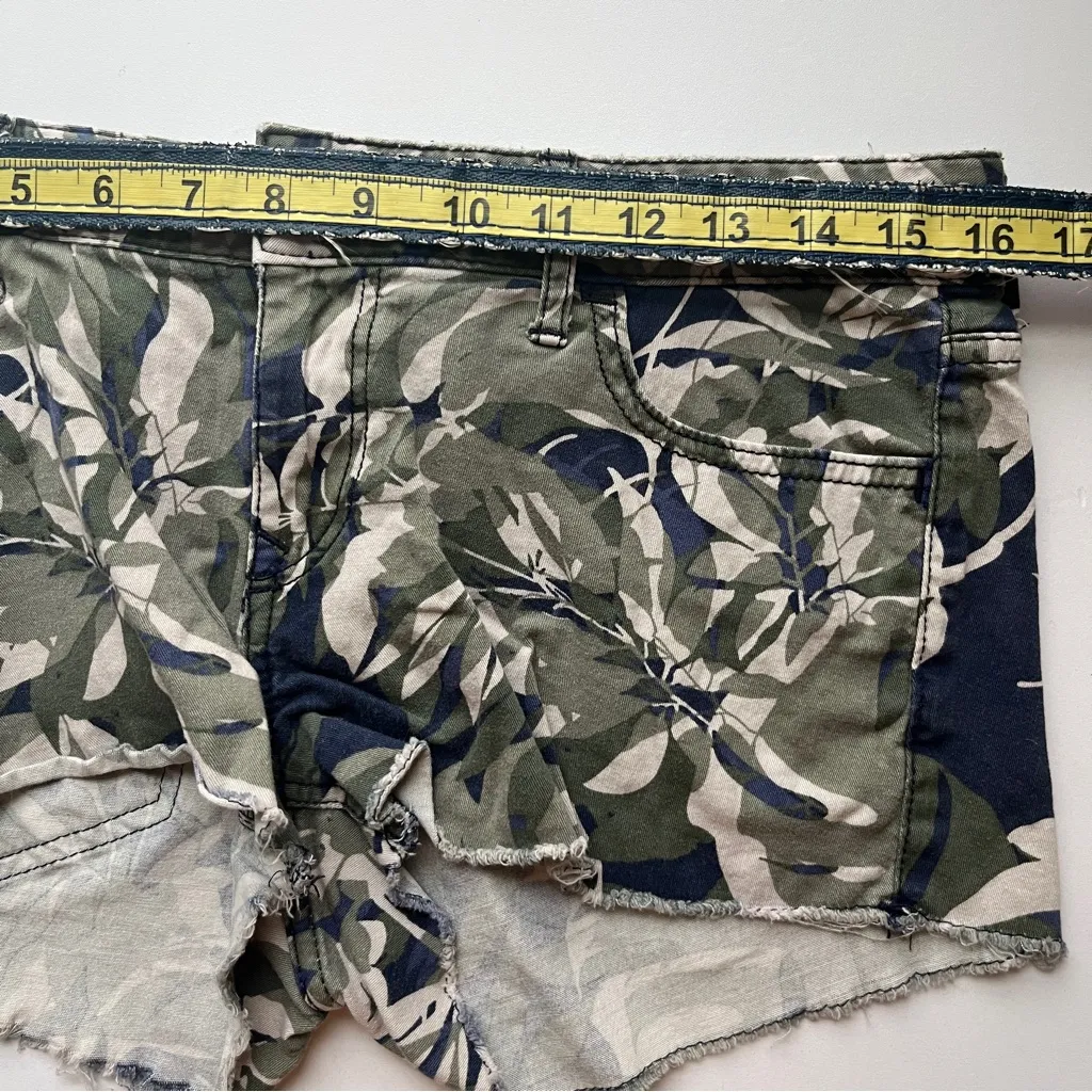Express Camo Blue Green Y2k 90s Shorts - Image 8