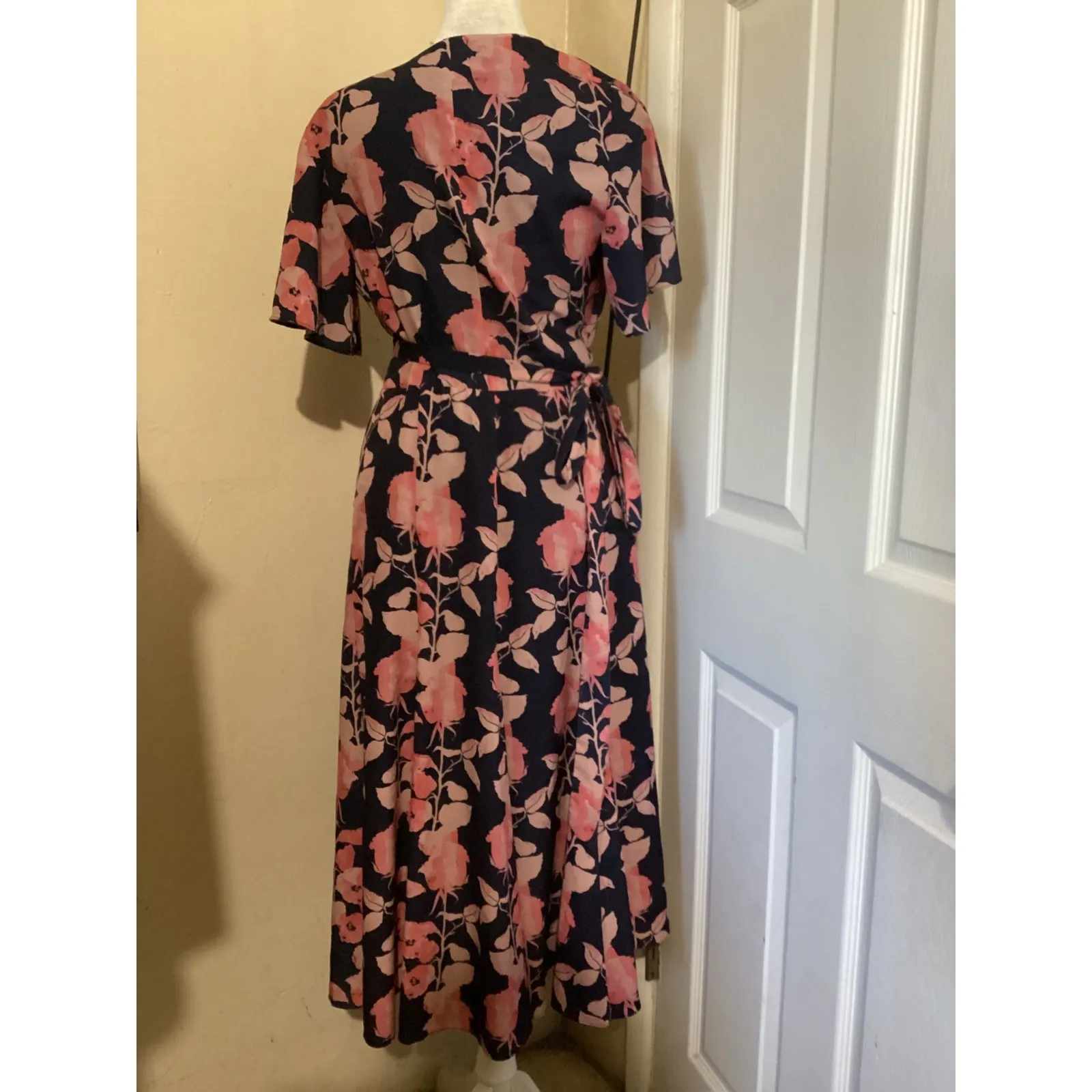Slate & Willow Floral Wrap Dress Navy Pink Short Sleeve Midi Size M - Image 5