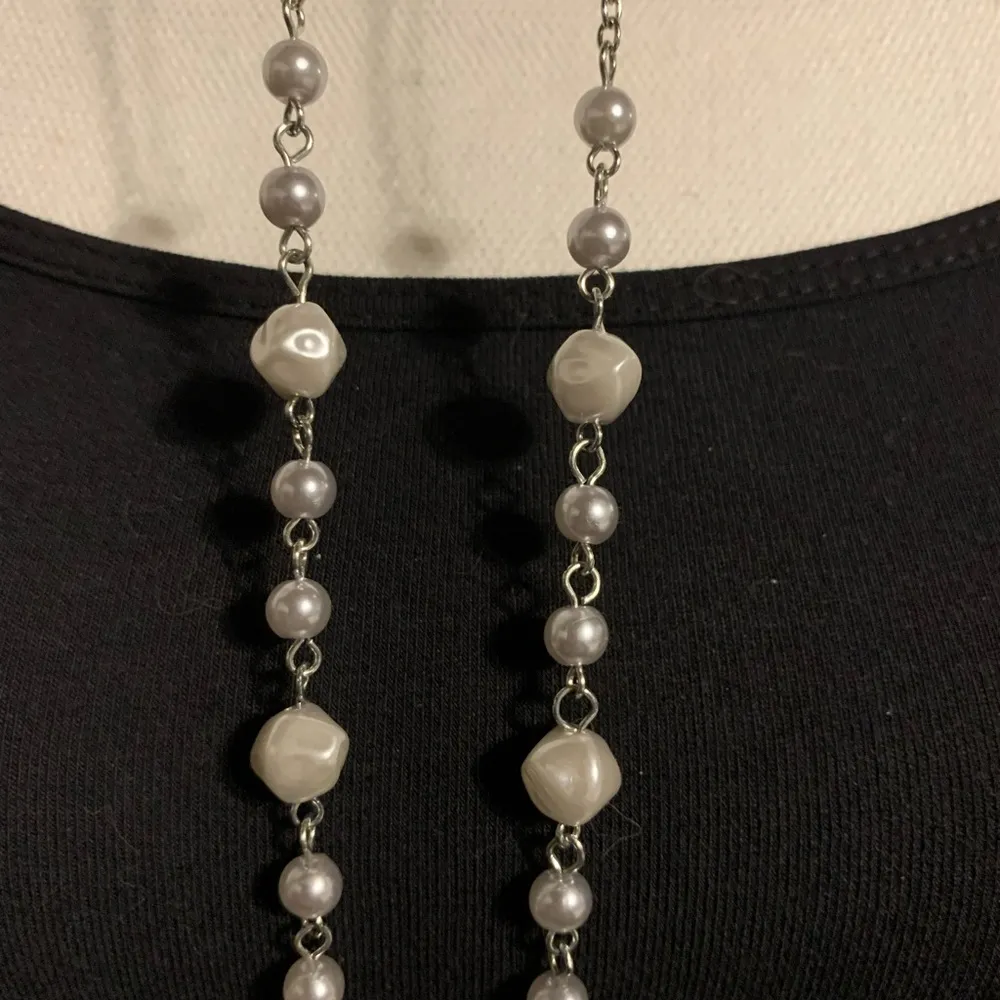 Paparazzi Silver Contemporary Cadence Necklace Set - Image 7