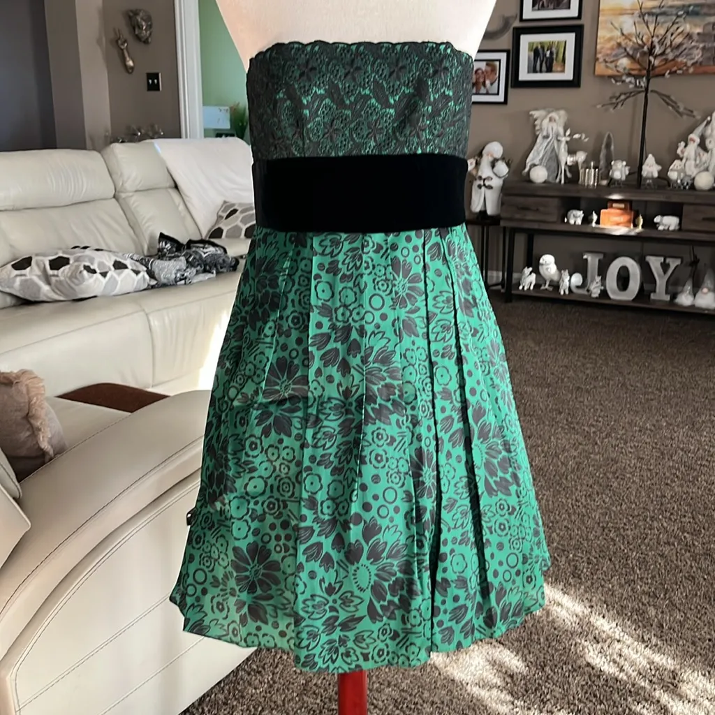 Kay Unger Green Silk Strapless Dress - Image 4