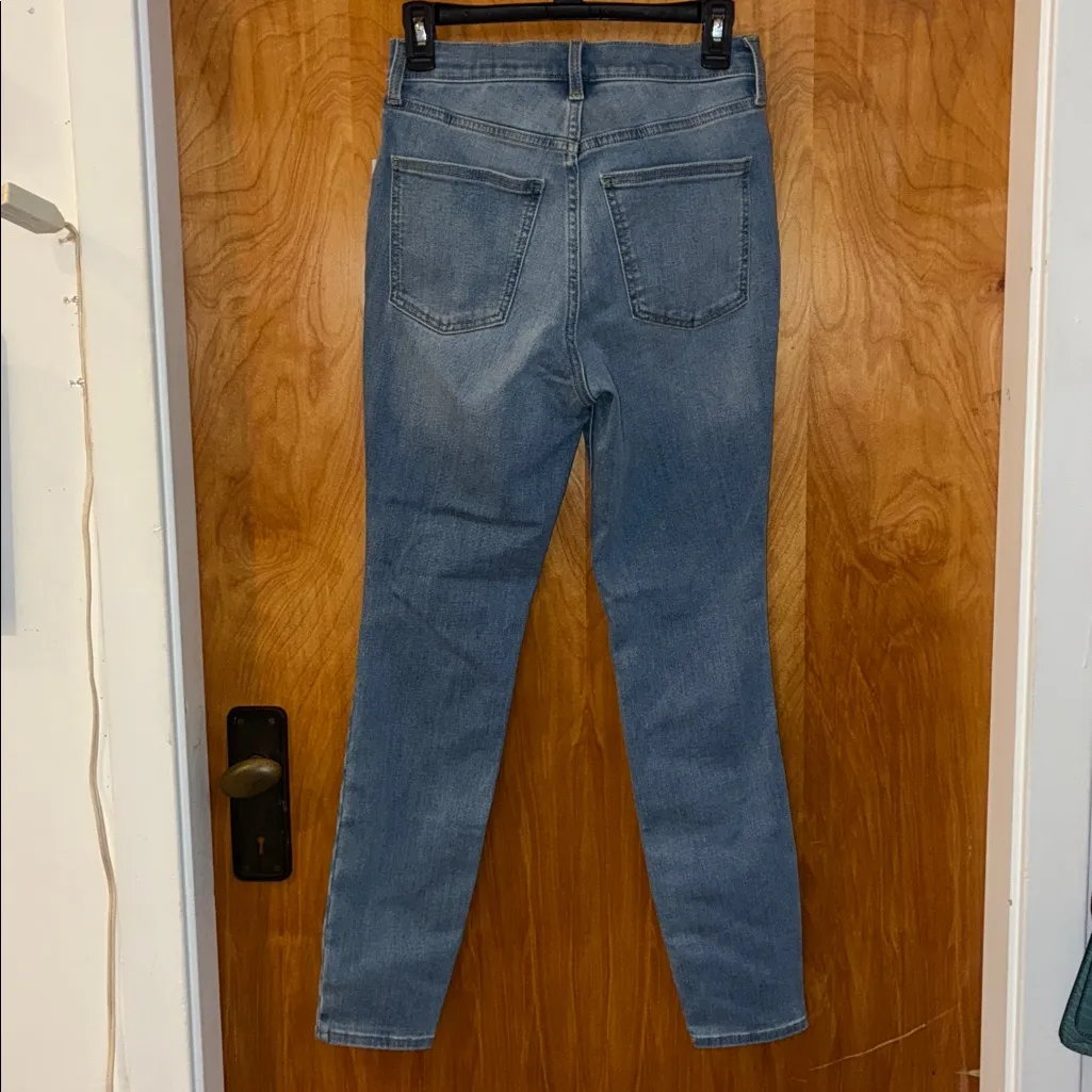 Light Wash Universal Thread High-Rise Super Stretch Skinny Jeans - Size 6 - BNWT - Image 9