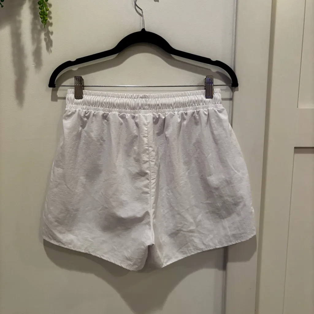 ALO Yoga Alumni White Shorts 3" Inseam Pockets Drawstring Women's Size Small - Image 6