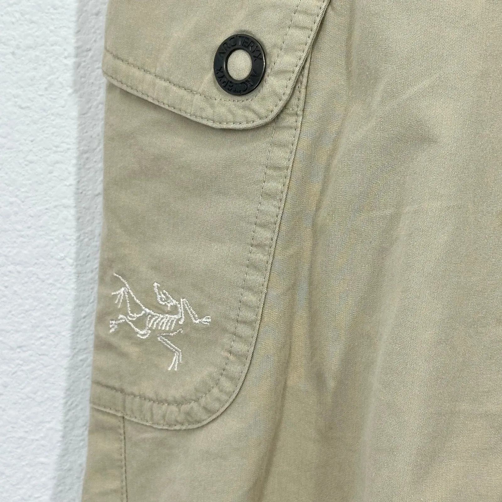 Arcteryx Women's Khaki Cargo Pants Lightweight Outdoor Adventure Convertible Tan Size 6 - Image 10
