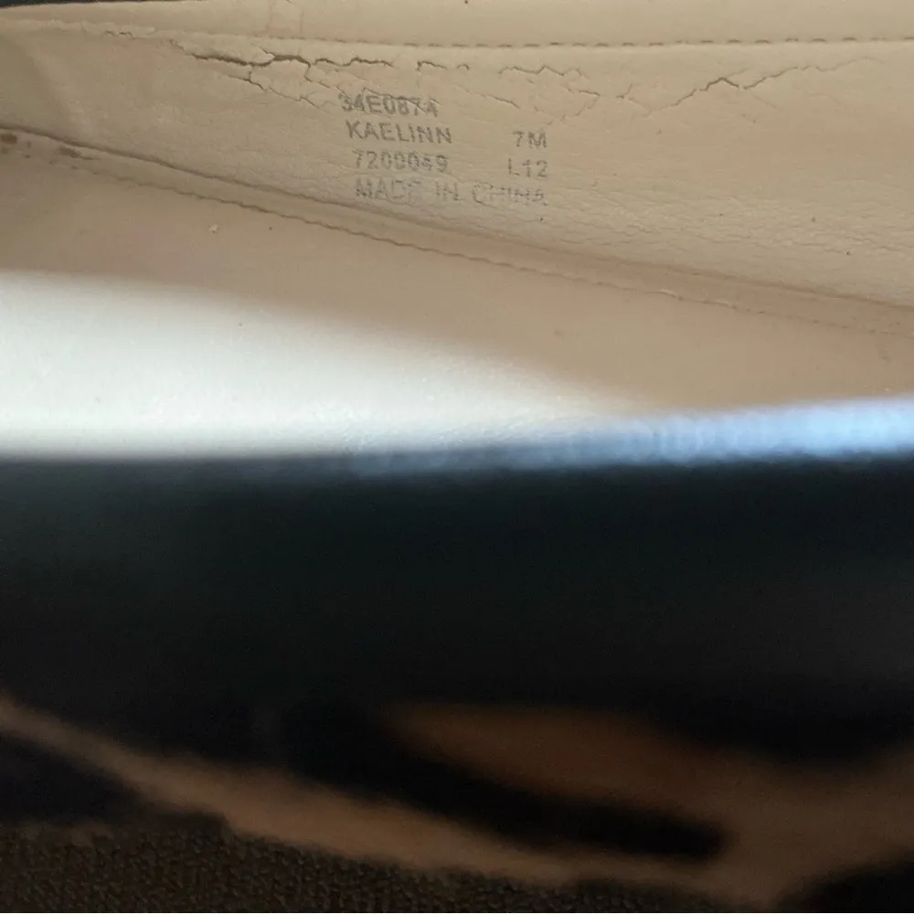 Calvin Klein Kaelinn black leather leopard calf hair slip on loafer shoes Sz 7 - Image 8